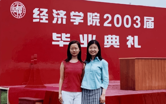 DOCSUN founders Sophie and Grace on their graduation day at Fudan University
