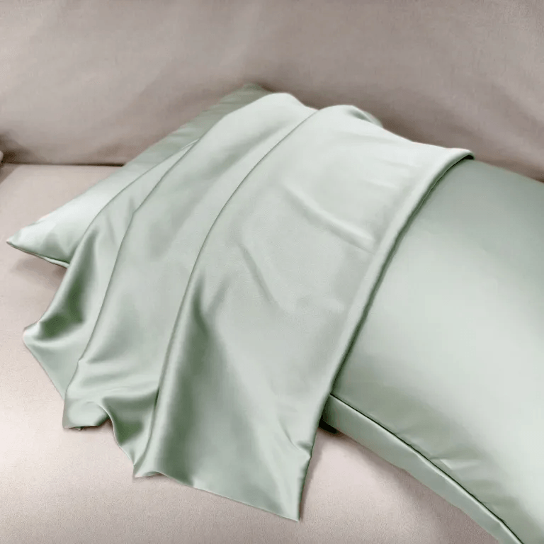 Custom silk satin pillowcase with smooth surface for beauty and bedding brands