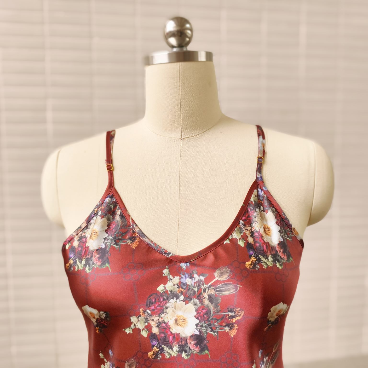 Custom women mulberry silk slip dress for fashion brand development