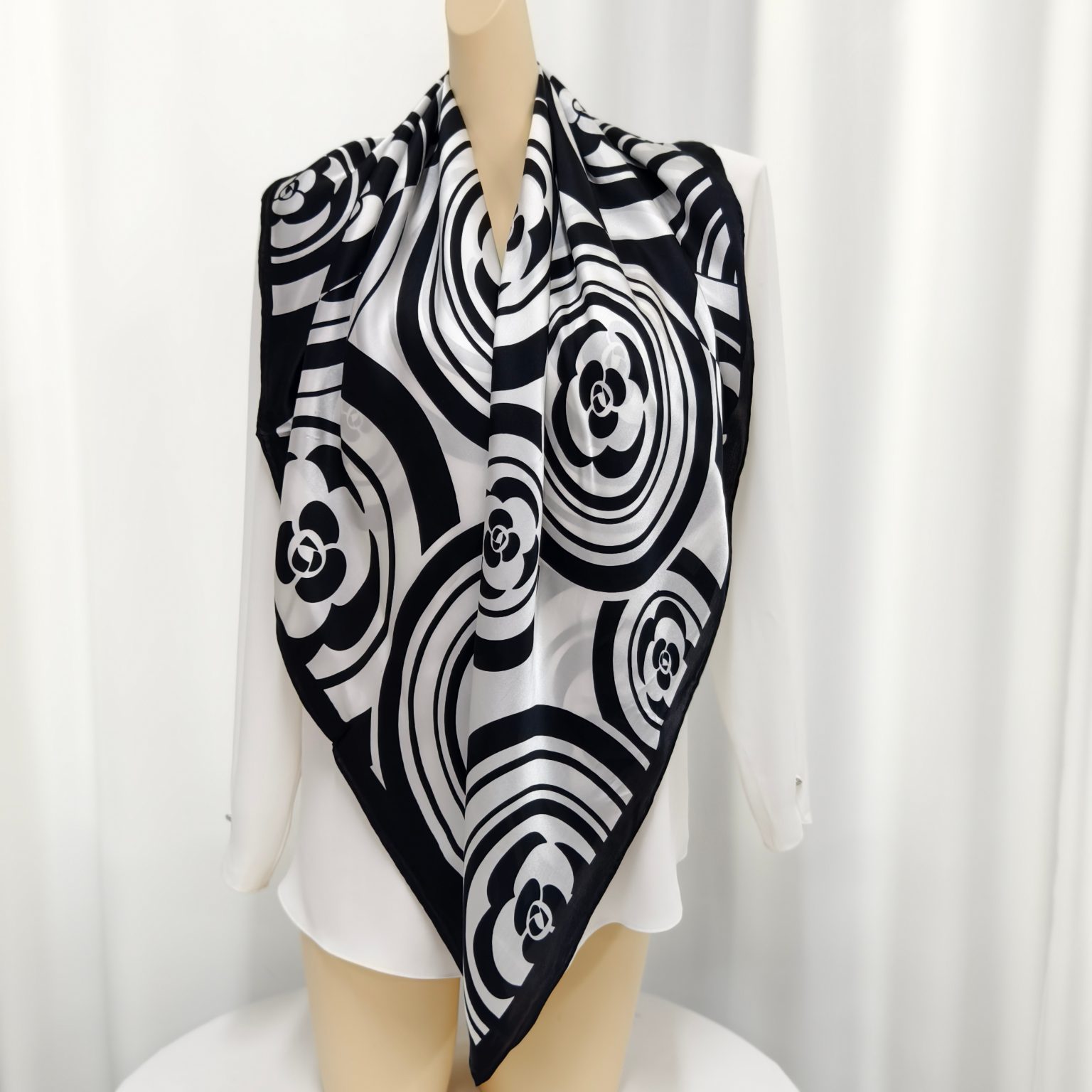 Luxury black printed mulberry silk scarves for wholesale scarf manufacturer evaluation