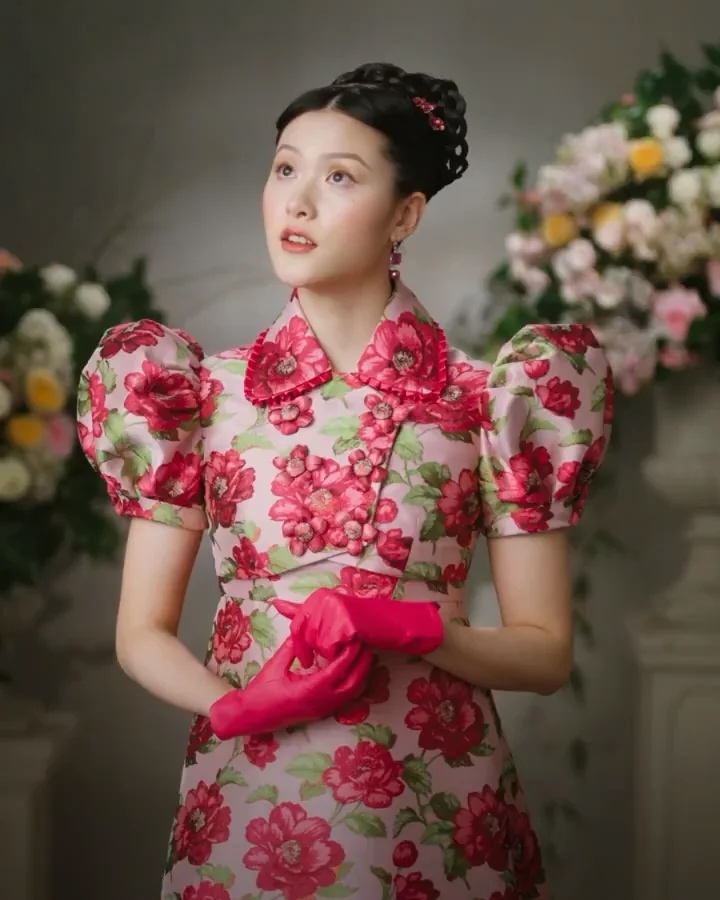 Regency-inspired dress with floral pattern and Chinese cultural influence