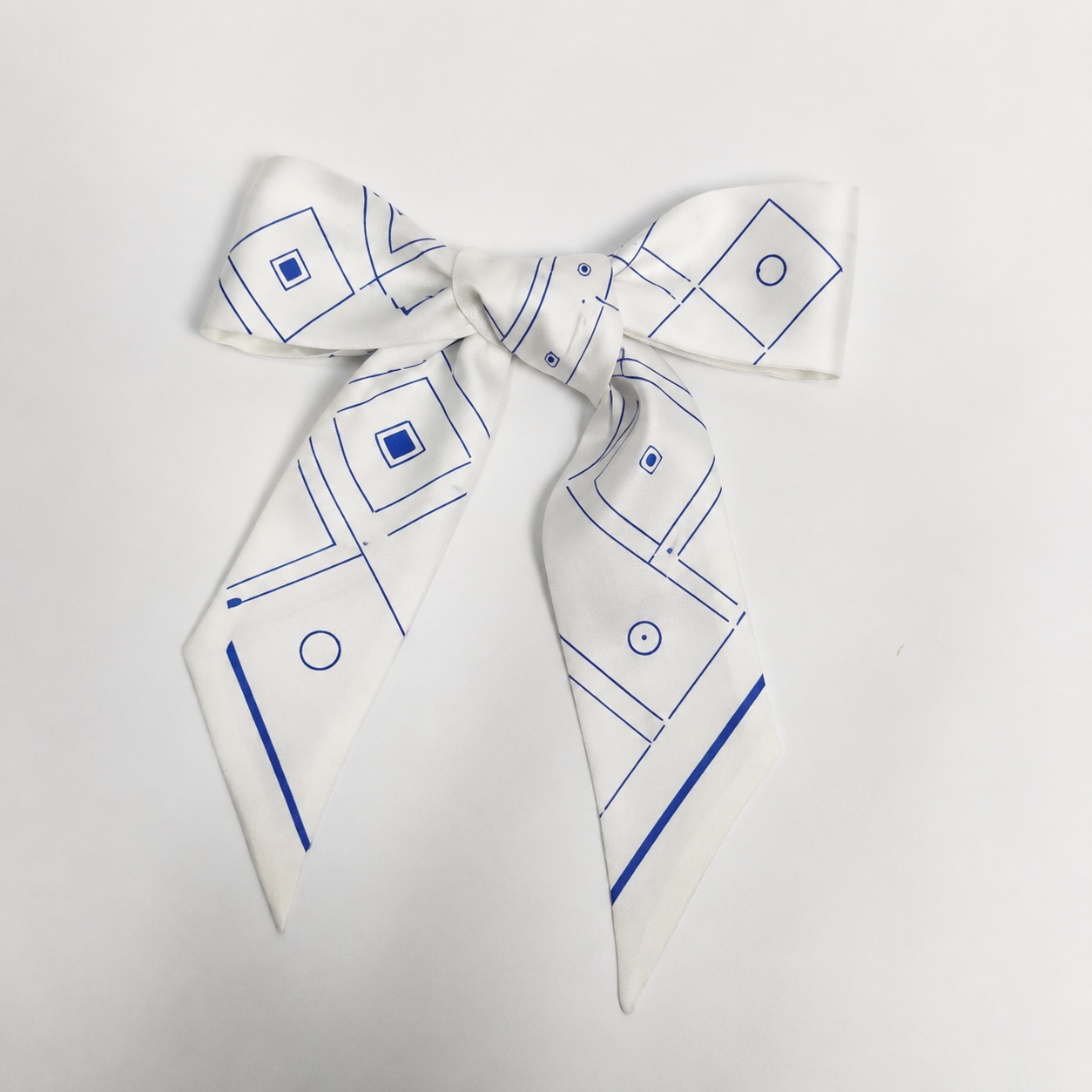 Factory production reference for custom white silk twilly scarves