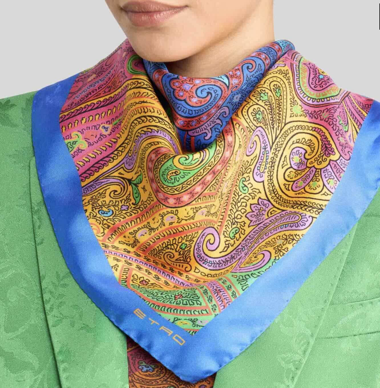Bandana format with border and central pattern composition