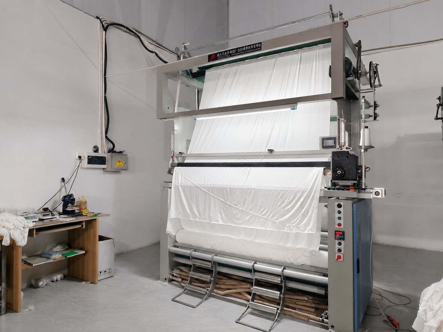 Fabric relaxation equipment preparing silk for stable scarf printing