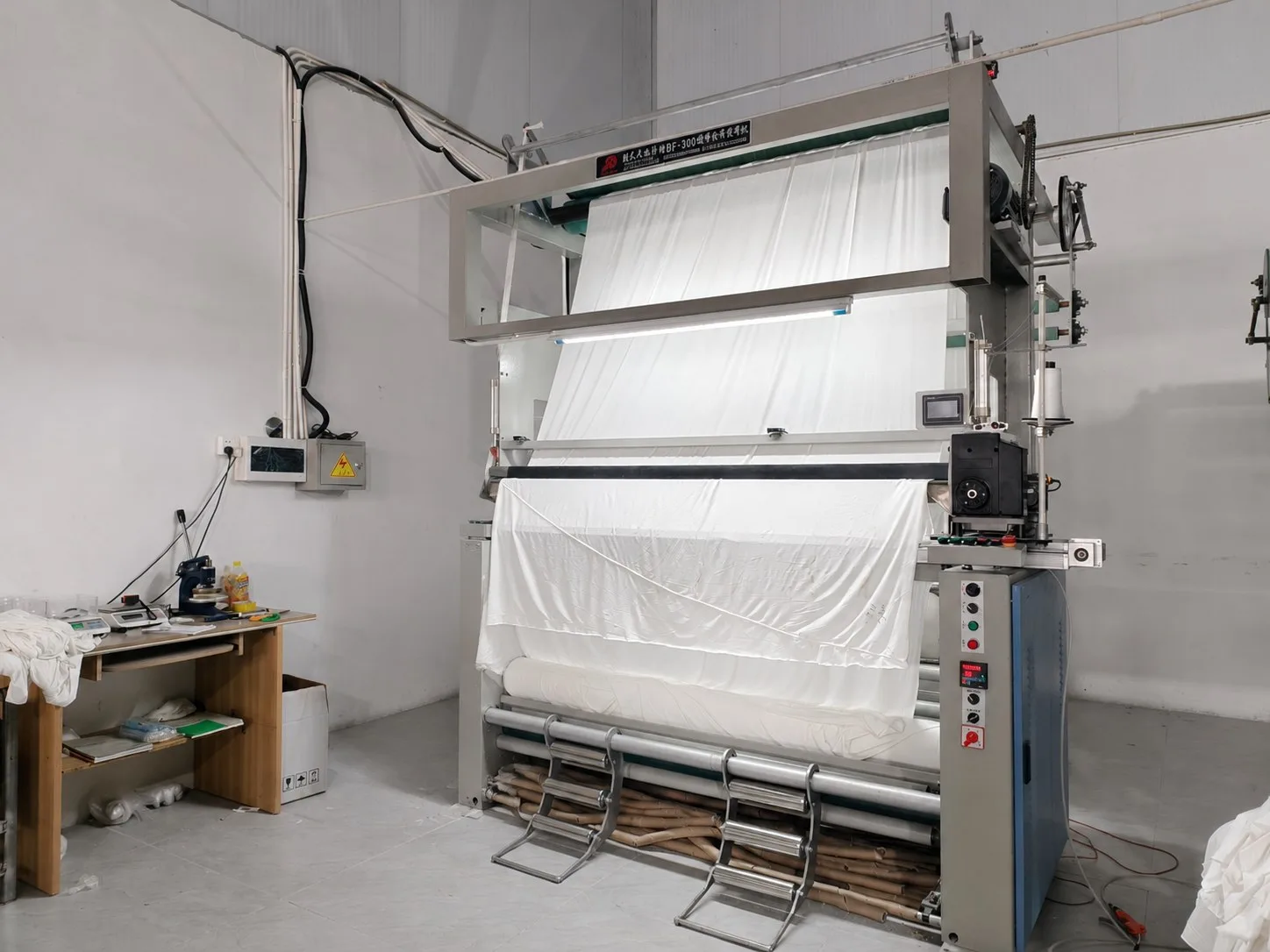 Fabric relaxation equipment preparing silk for stable scarf printing