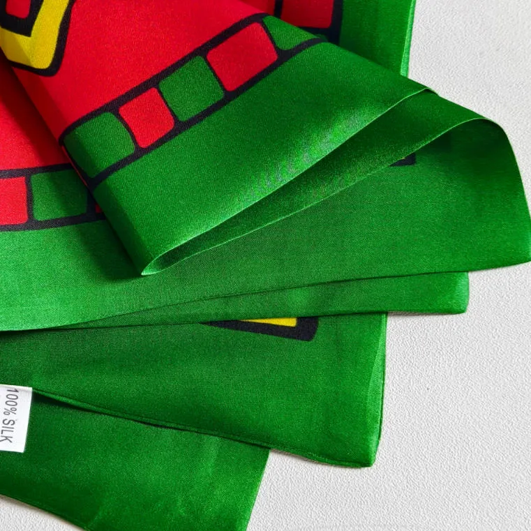 French-style folded scarf edge construction and clean corner finishing reference