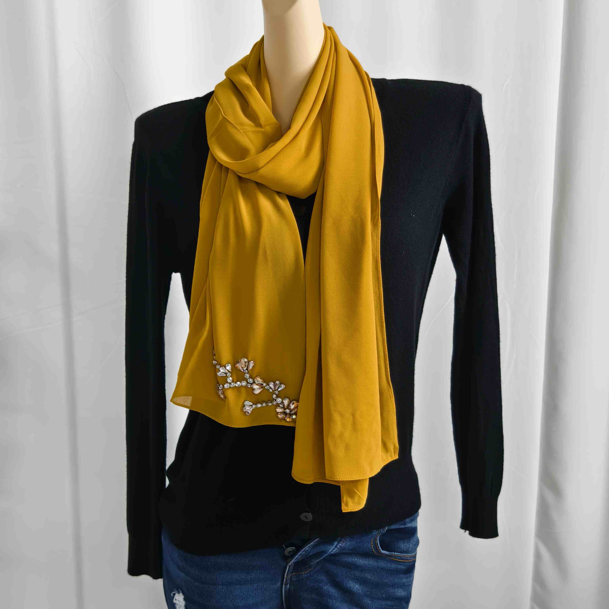 Factory production reference for lightweight women's scarf orders
