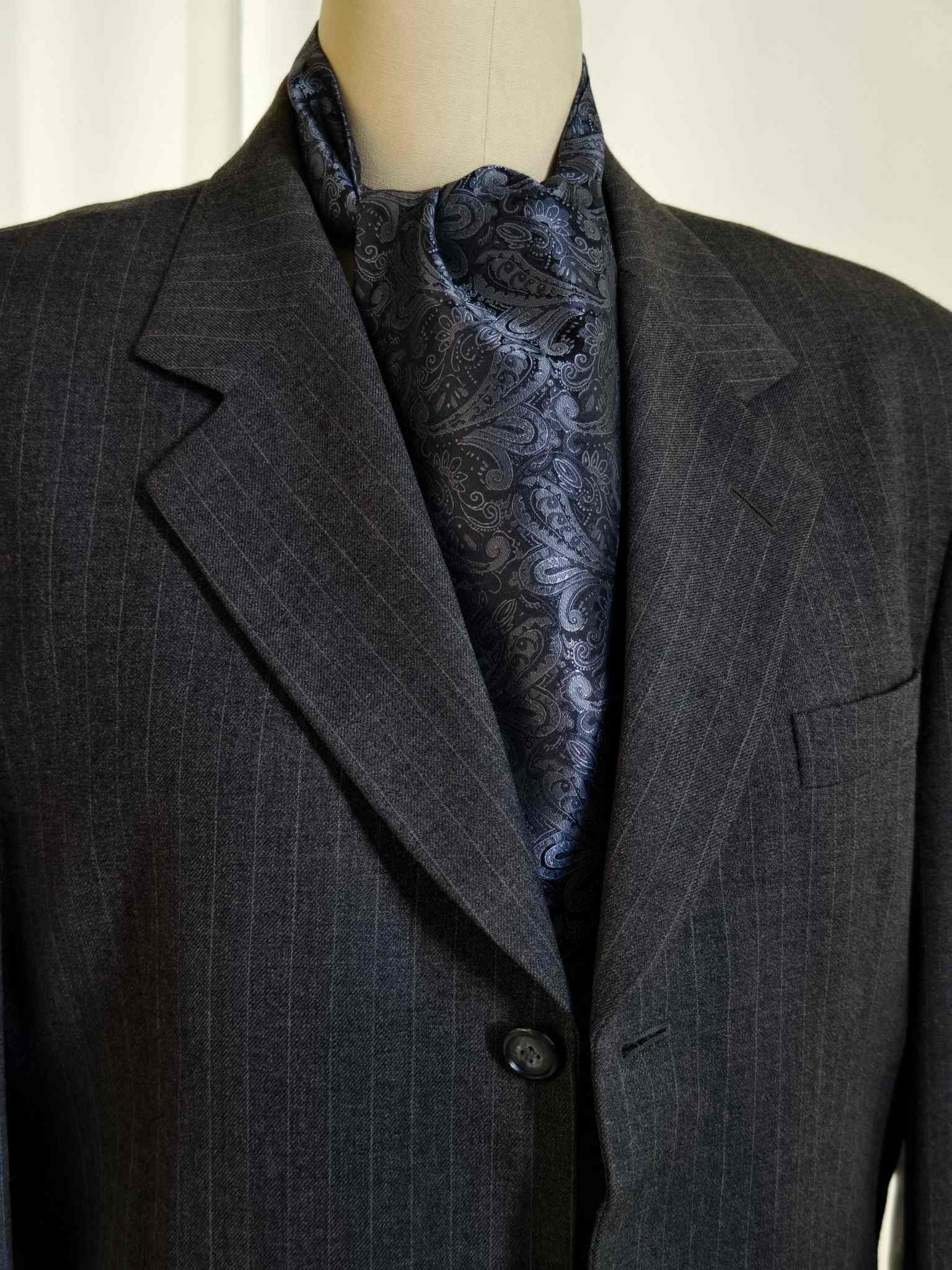 Custom jacquard silk bow tie for wholesale menswear buyers