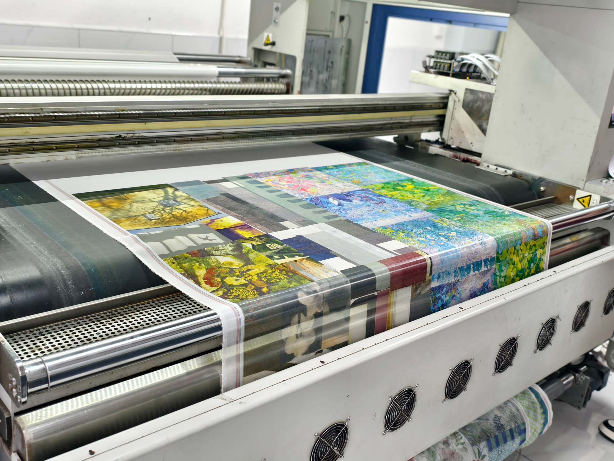 Machine hemming reference for custom silk scarf production