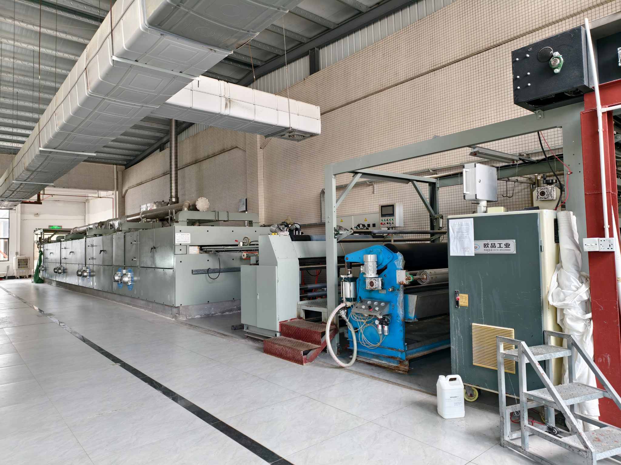 Silk fabric sizing and pretreatment equipment before scarf printing