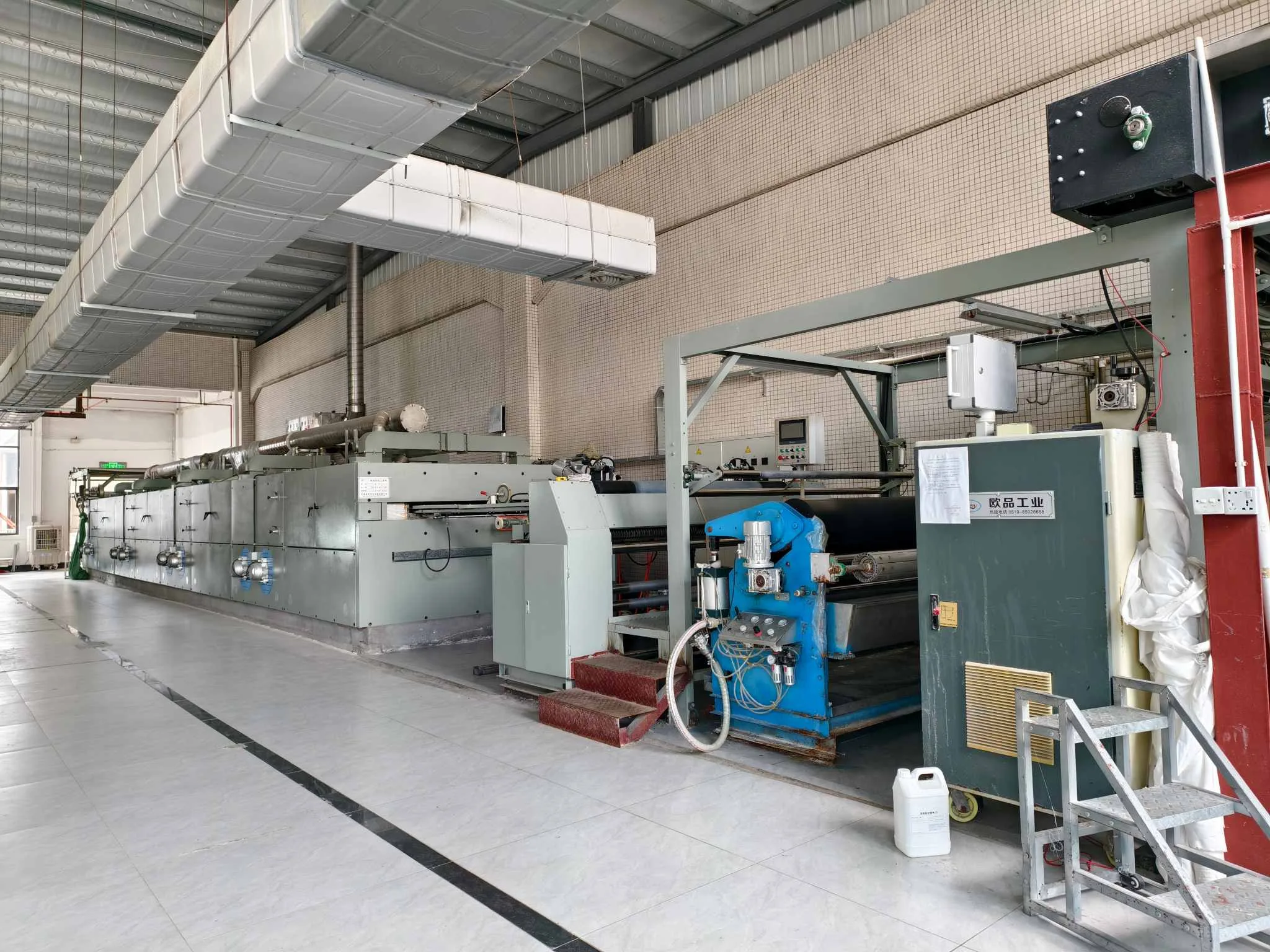 Silk fabric sizing and pretreatment equipment before scarf printing